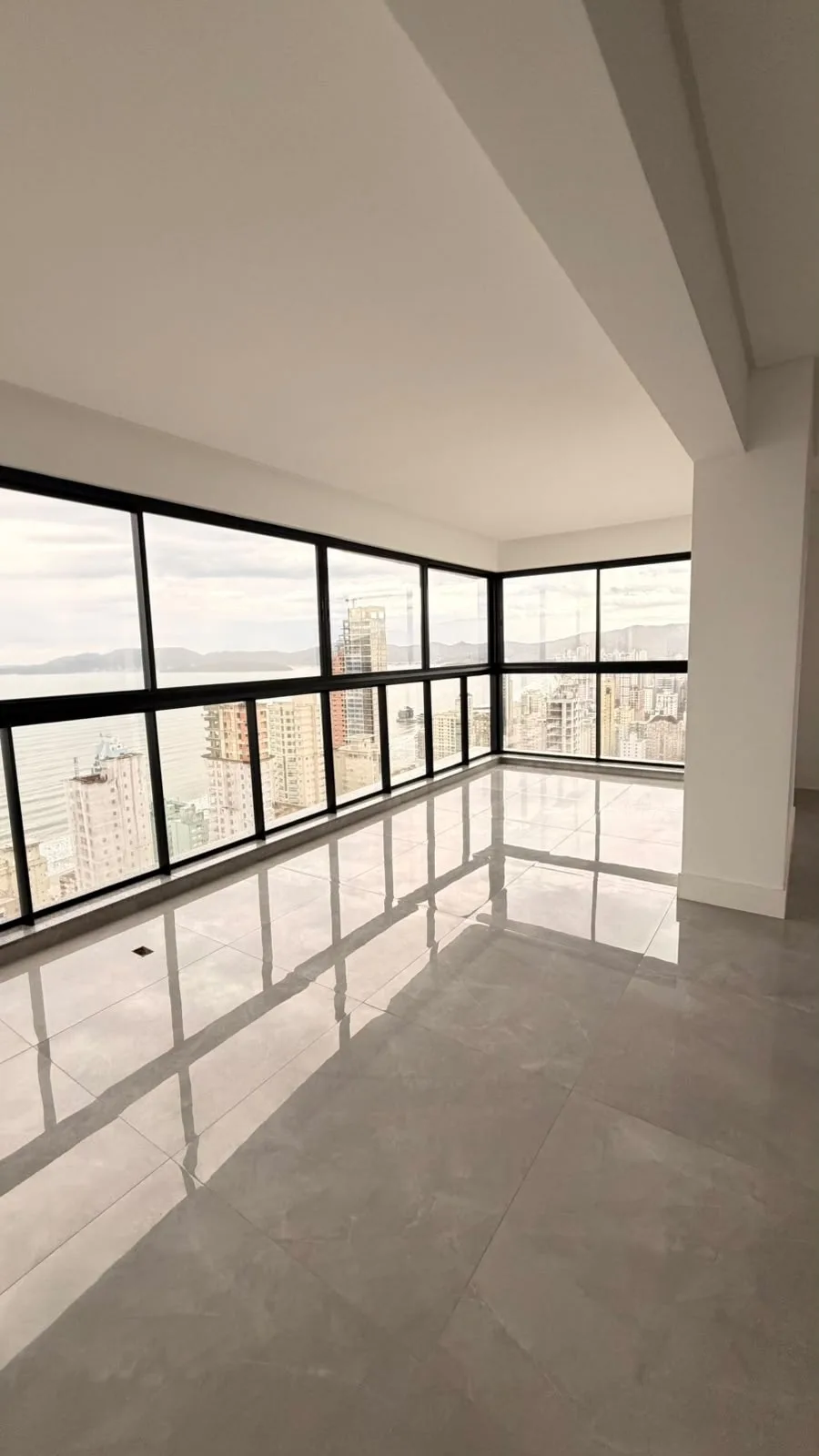 Living com vista panorâmica